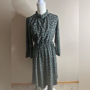 NWT Colza size small elastic fitted waist green with small cream flowers